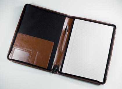 Darwin PU Zipped A4 Folder