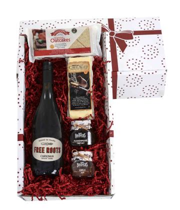CHEDDAR CHEESE & WINE GIFT BOX
