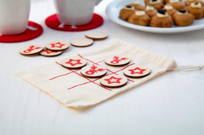 tic-tac-toe, reindeer & star