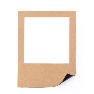 Photo frame with magnet