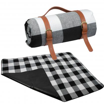 Picnic blanket with handle