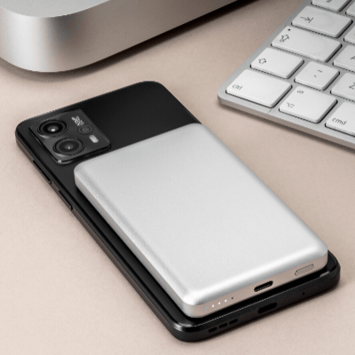 IKO 5000mAh wireless power bank with magnets