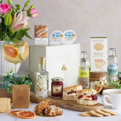 gin lover's cream tea hamper