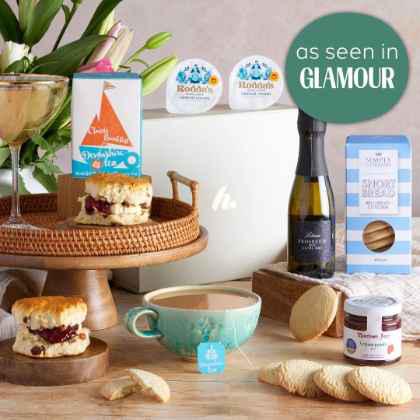 british cream tea hamper with prosecco