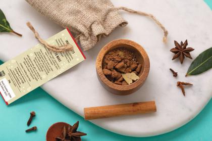 Mulling spices in hessian pouch