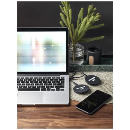 SCX.design W12 wireless charging station