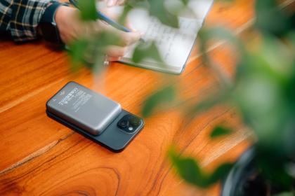 Verbatim Charge ´n´ Go Magnetic Wireless Power Bank 10000