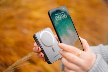 Verbatim Charge ‘n’ Go Power Bank with Stand Magnetic Wireless 10000mAh