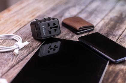 Verbatim Universal Travel Adapter UTA-01 with 2xUSB Charger