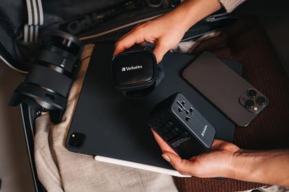 Verbatim GaN III Universal Travel Adapter UTA-10 2 x USB-C PD 3.1 140W  1 x USB-C PD 18W 1 x USB-A QC 3.0 18W