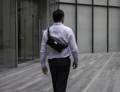 The Edge - BrandCharger crossbody bag