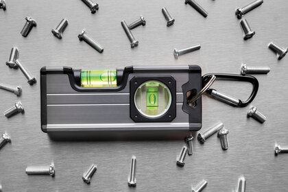 Magnetic level ruler medium