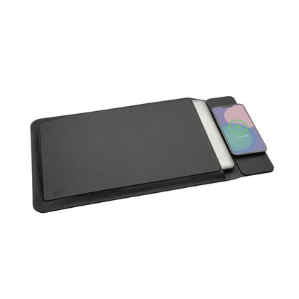 Swiss Peak 15W magnetic charging laptop sleeve 14-15,6"