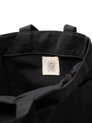 VINGA Hilo AWARE&trade; recycled canvas zip tote