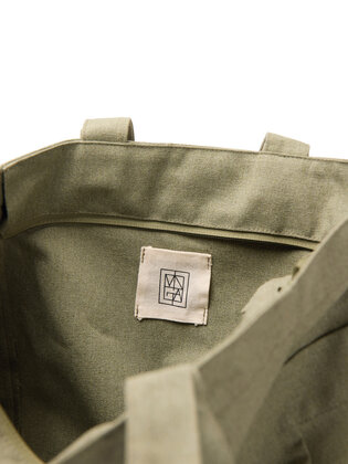 VINGA Hilo AWARE&trade; recycled canvas zip tote