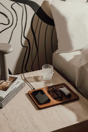 VINGA Timo RCS desk charger and accessory tray