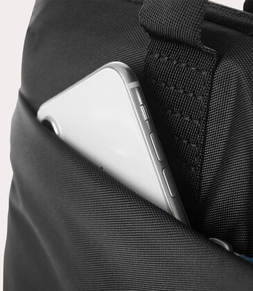 Tucano Smilza 39.6 cm (15.6") Messenger case Black